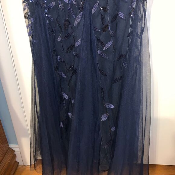 NWT Elegant Mermaid Evening or wedding guest Gown Navy Blue Fits Sz 4 - Picture 7 of 10